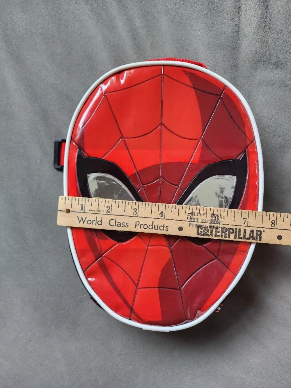 Marvel Spider-Man insulated lunch box featuring head-shaped design.